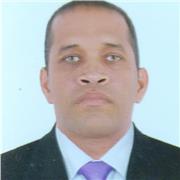 profesor de matemáticas, profesional en administración con 8 años de experiencia